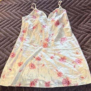 Morgan Taylor White and Pink Floral Chemise